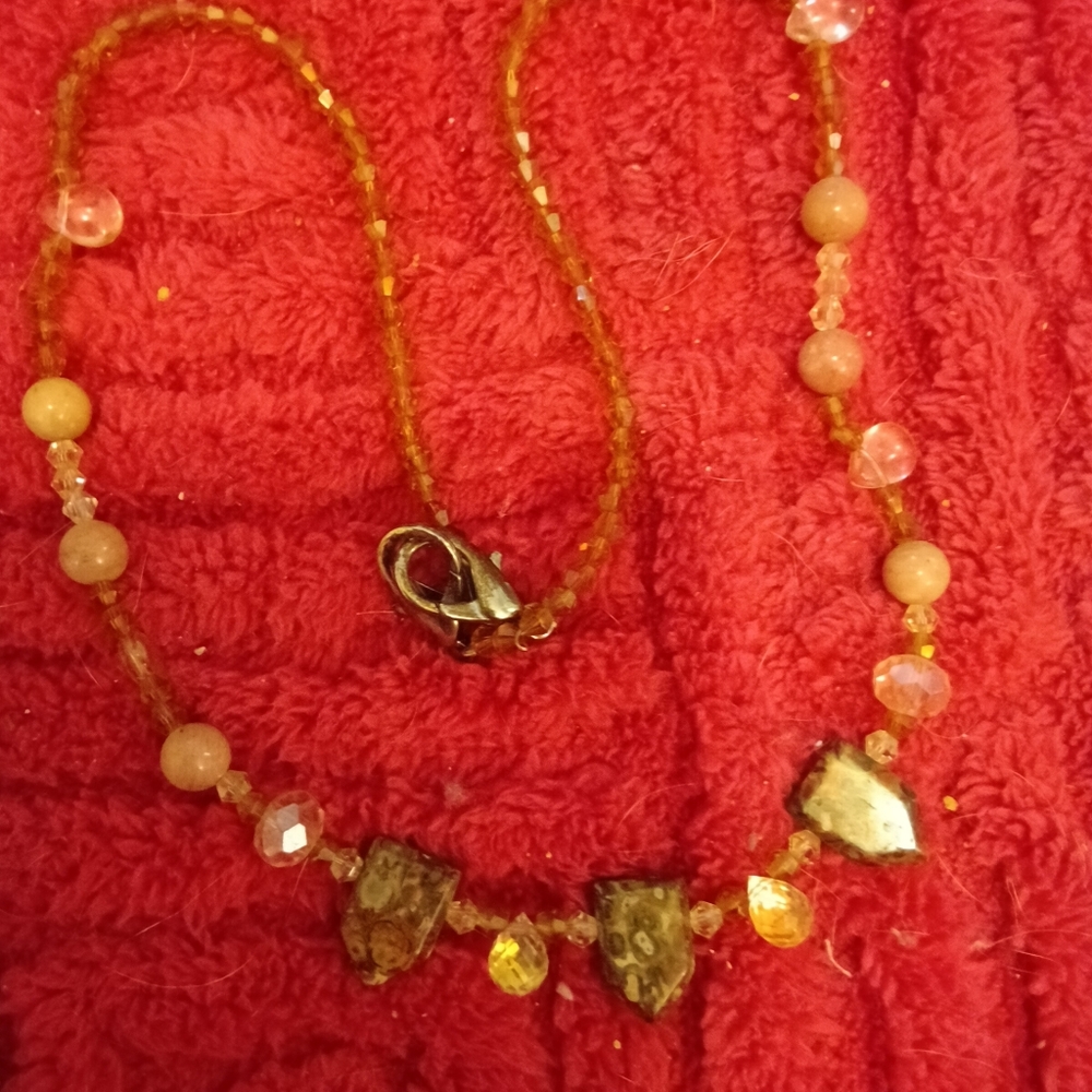 Elegant Green and Yellow Beaded Necklace - Picture 2 of 16